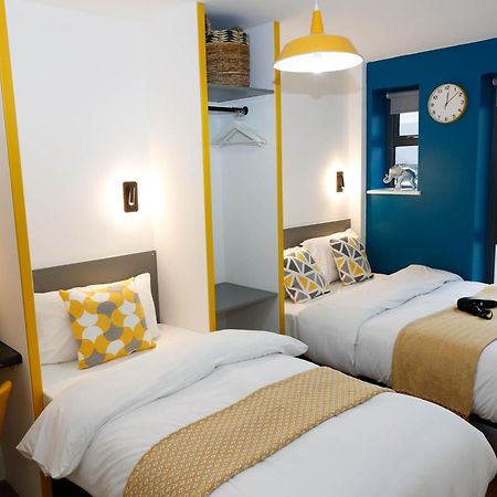 New Luxury Apartments In Central Location Next To Shops, Cafes, Bars & Metro London Exteriör bild