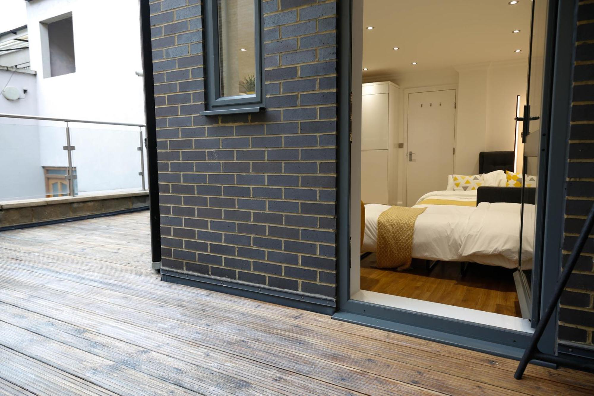 New Luxury Apartments In Central Location Next To Shops, Cafes, Bars & Metro London Exteriör bild