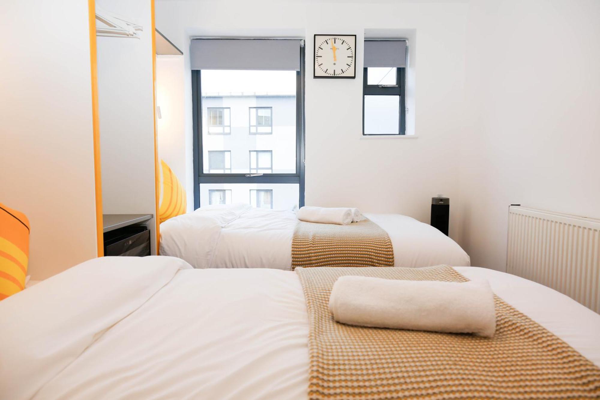 New Luxury Apartments In Central Location Next To Shops, Cafes, Bars & Metro London Exteriör bild