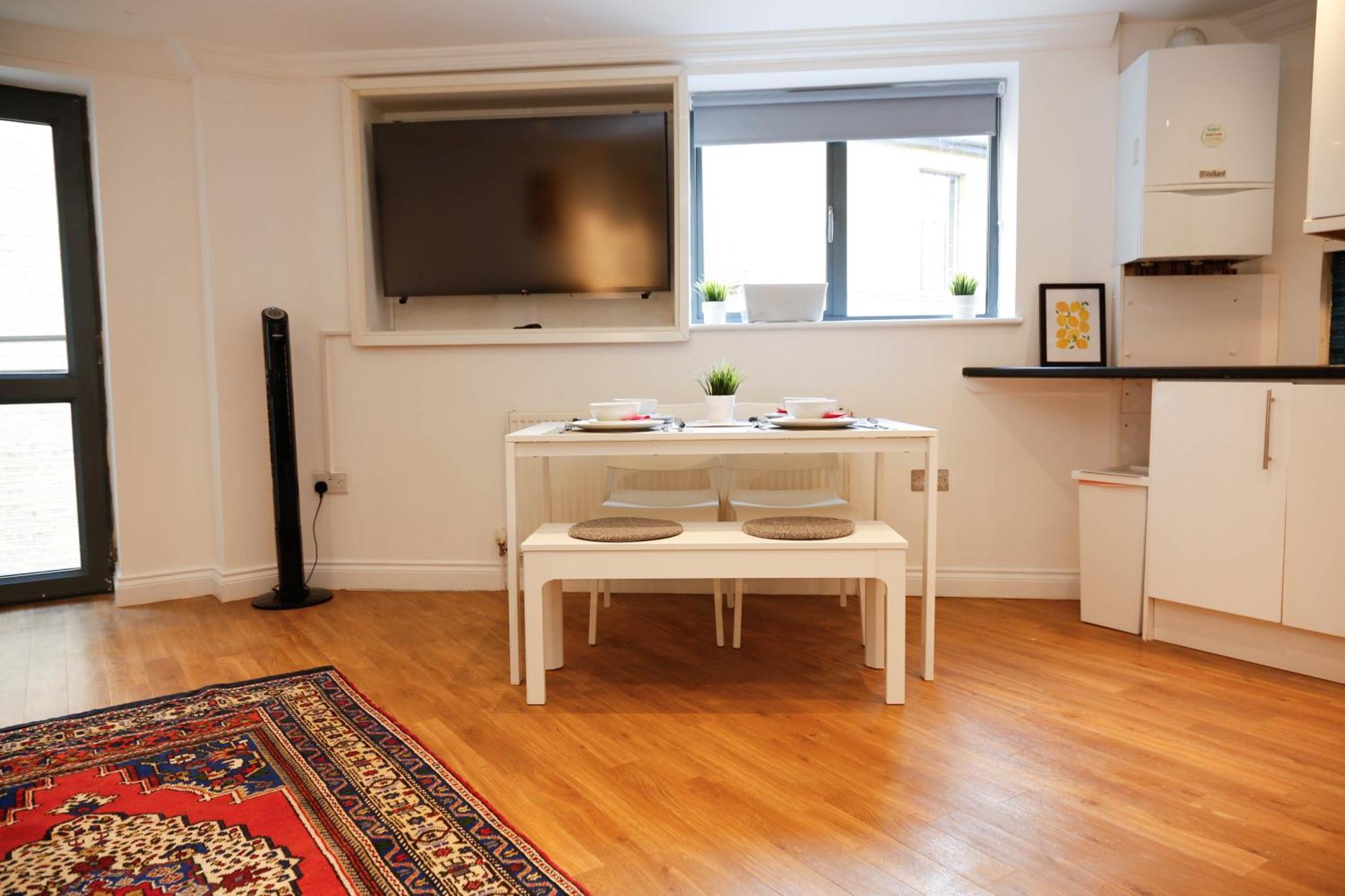 New Luxury Apartments In Central Location Next To Shops, Cafes, Bars & Metro London Exteriör bild