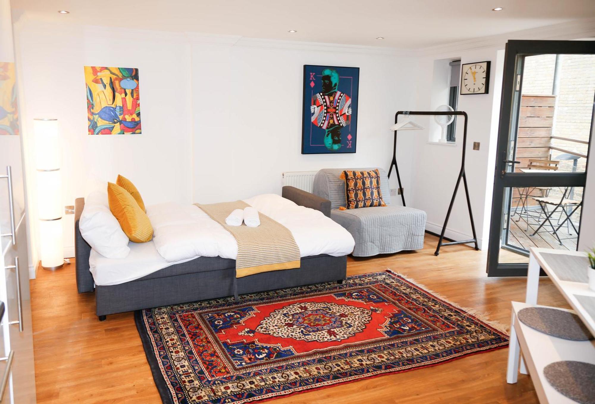 New Luxury Apartments In Central Location Next To Shops, Cafes, Bars & Metro London Exteriör bild