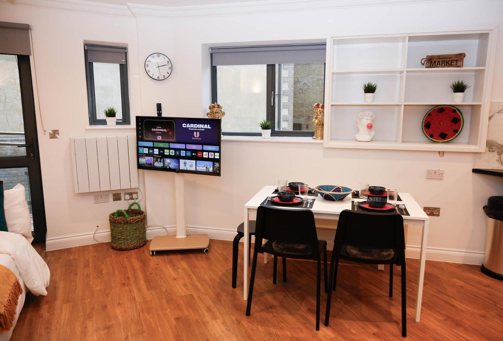 New Luxury Apartments In Central Location Next To Shops, Cafes, Bars & Metro London Exteriör bild