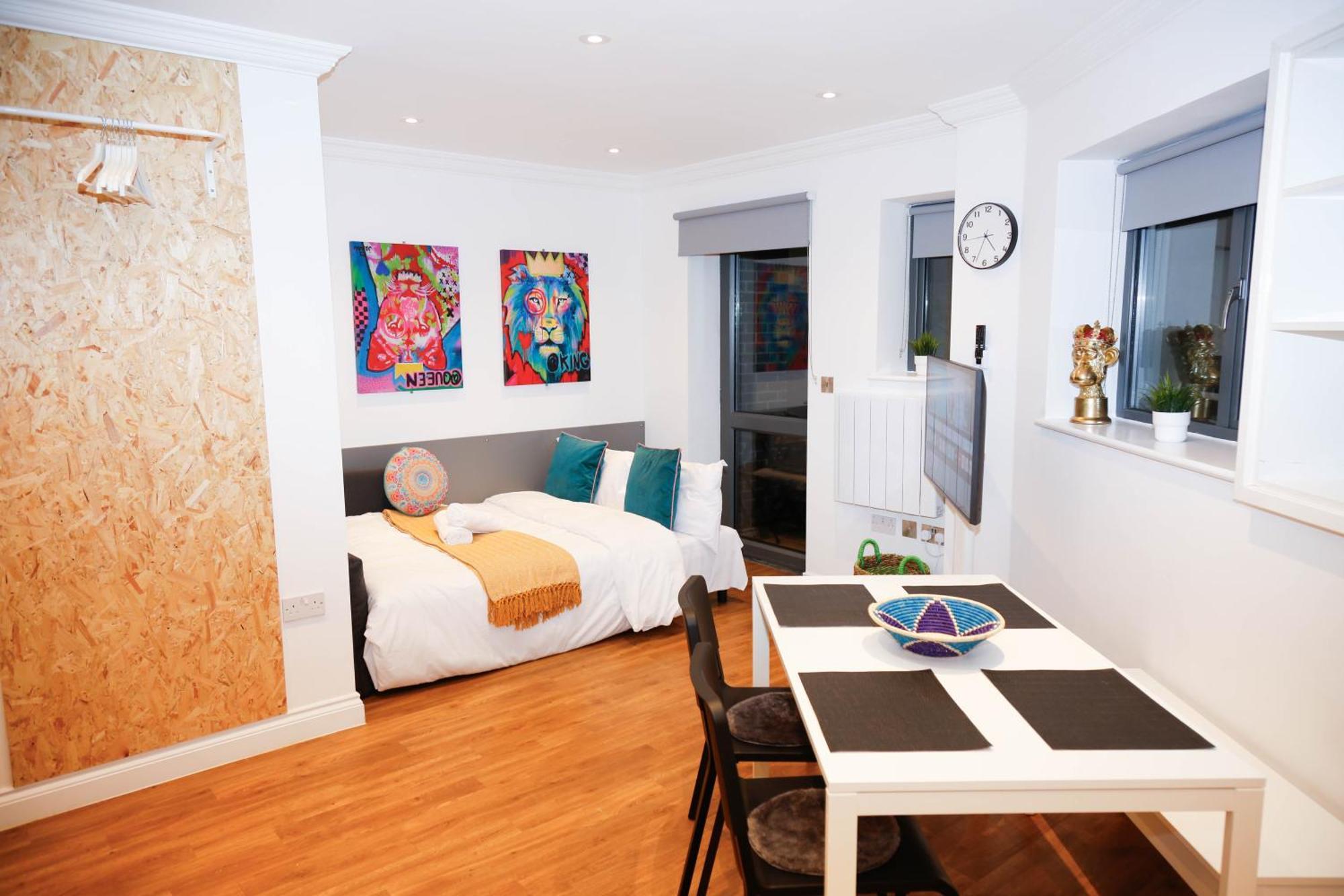 New Luxury Apartments In Central Location Next To Shops, Cafes, Bars & Metro London Exteriör bild