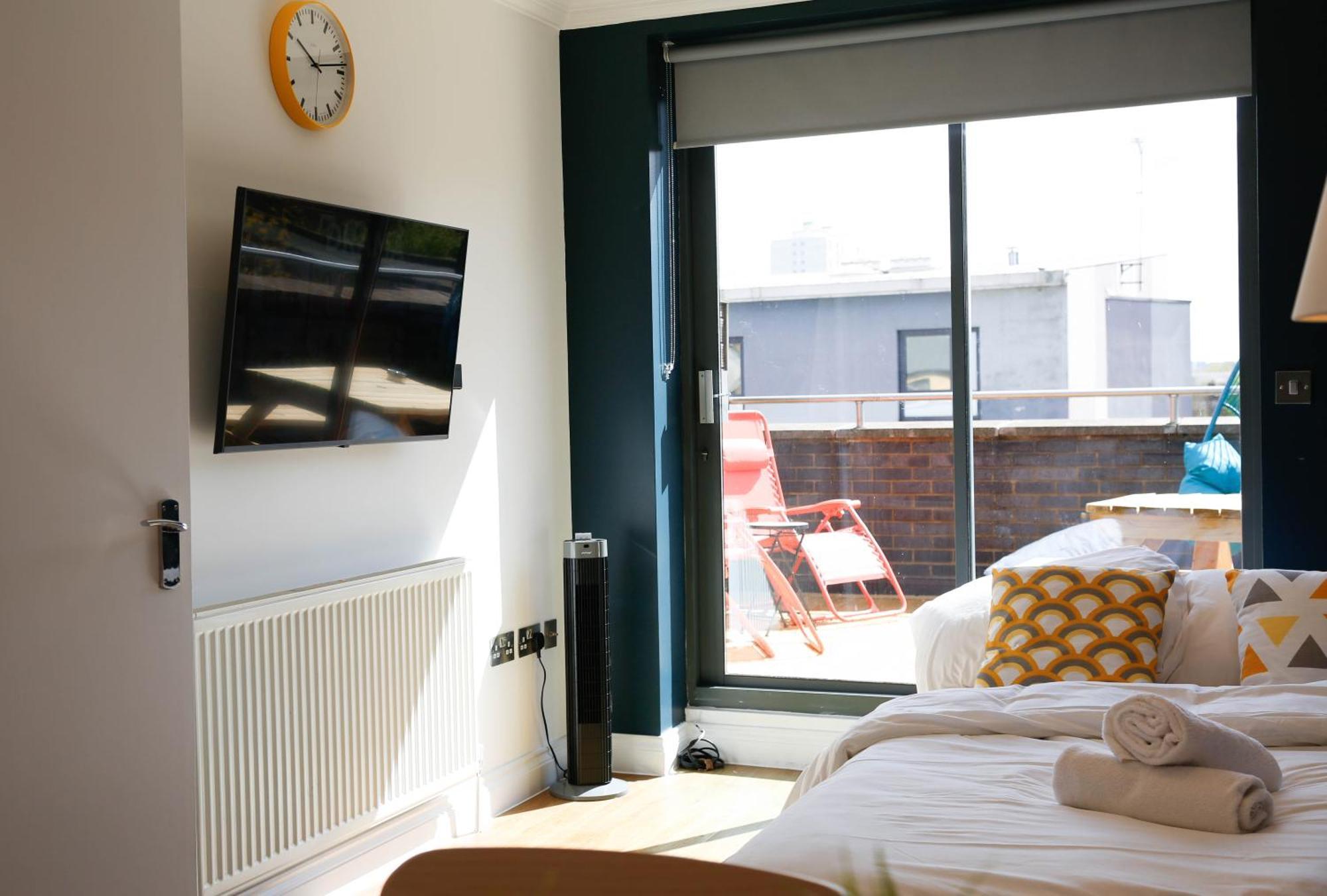 New Luxury Apartments In Central Location Next To Shops, Cafes, Bars & Metro London Exteriör bild