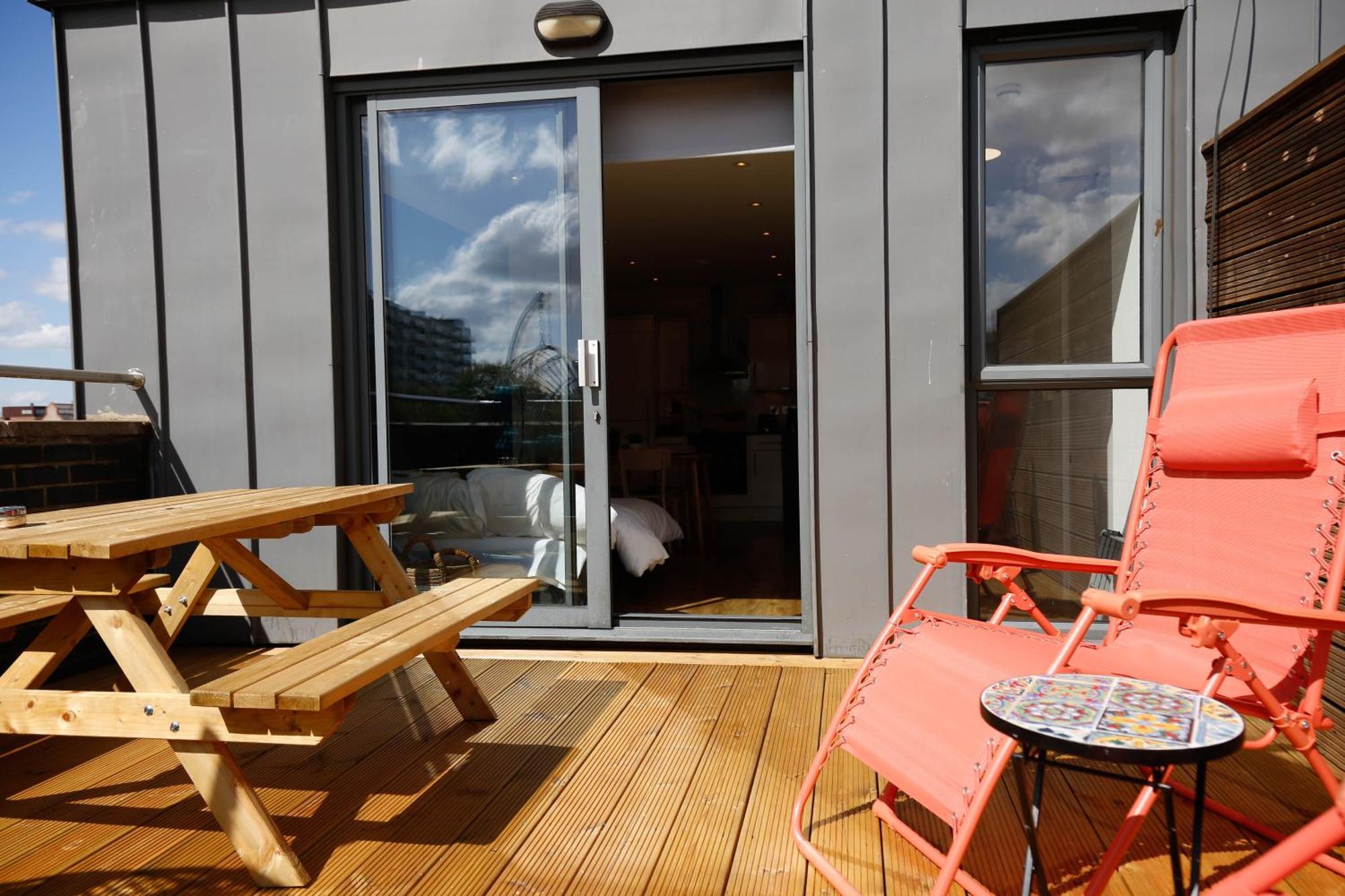 New Luxury Apartments In Central Location Next To Shops, Cafes, Bars & Metro London Exteriör bild