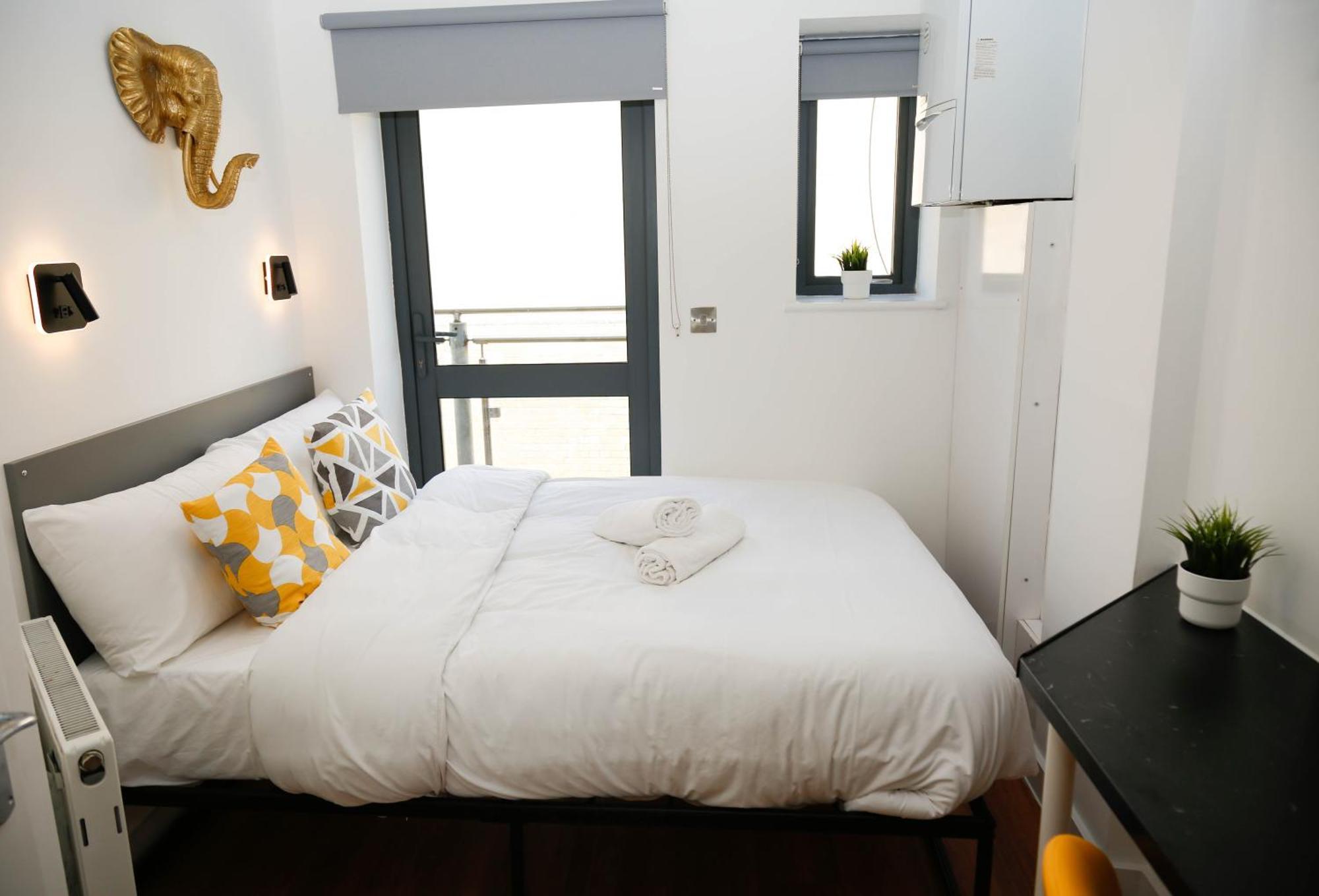 New Luxury Apartments In Central Location Next To Shops, Cafes, Bars & Metro London Exteriör bild