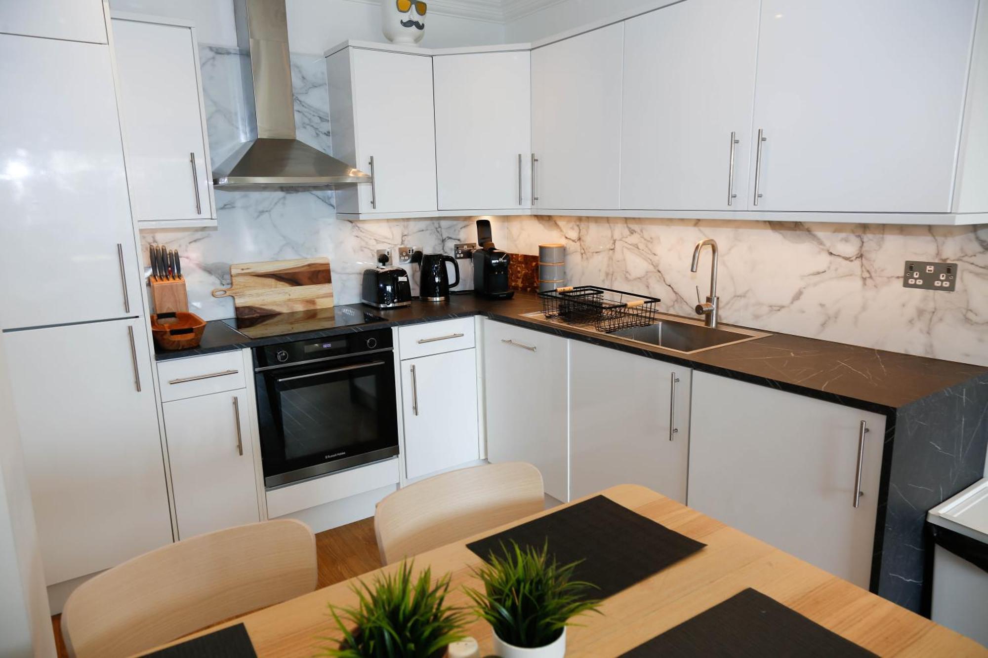 New Luxury Apartments In Central Location Next To Shops, Cafes, Bars & Metro London Exteriör bild